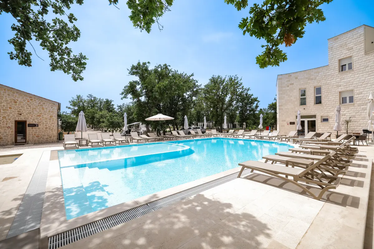 Dionis Camping Zaton bazen sa hrastovima